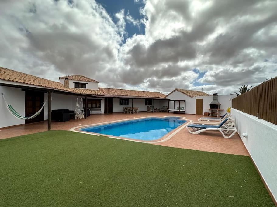 Villa With Pool In The Centre Of Fuerteventura Antigua  Exterior foto